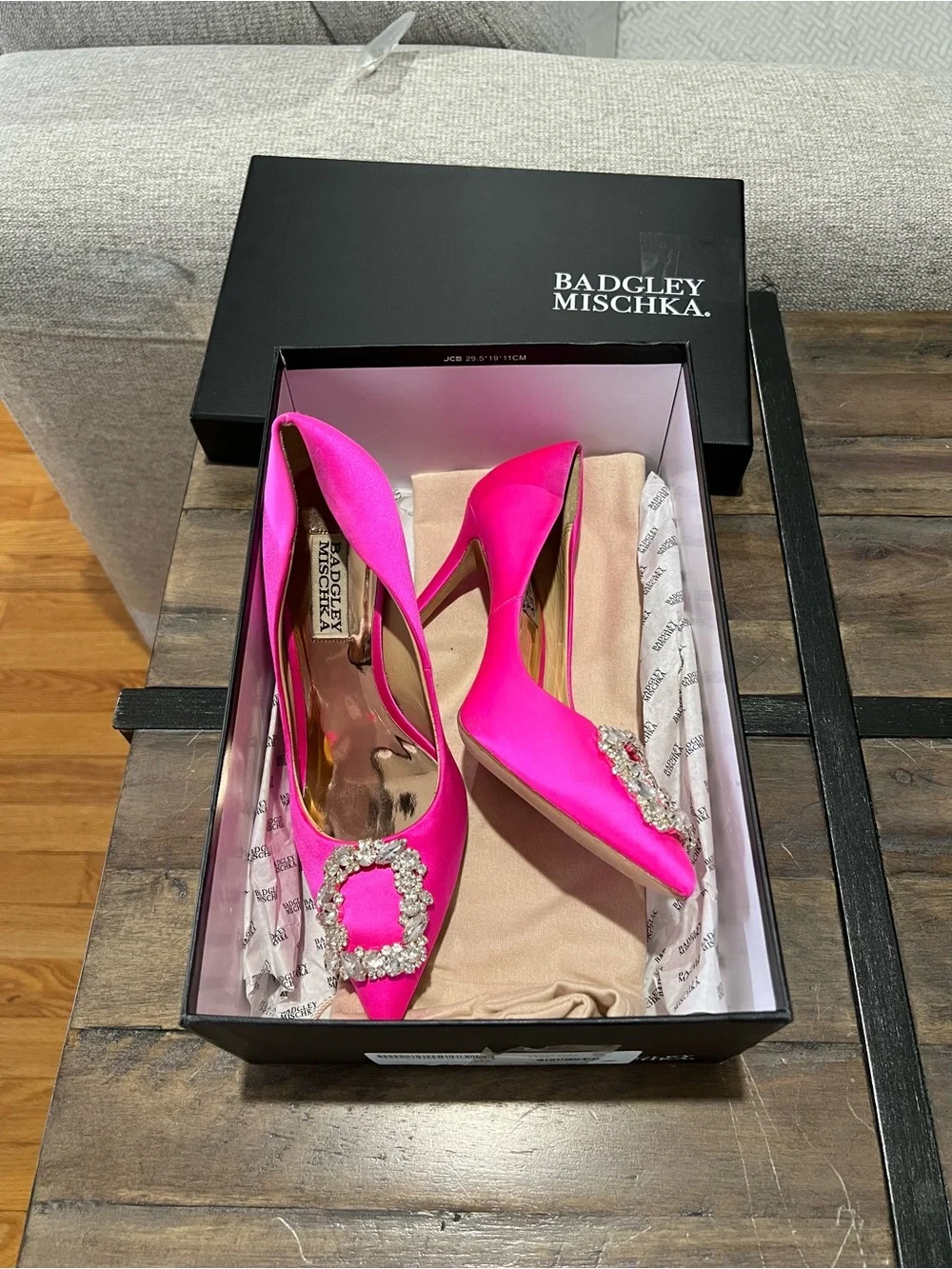 Badgley Mischka Hot Pink Satin Heels Pump Stiletto Pointed Toe Rhinestone Size 6